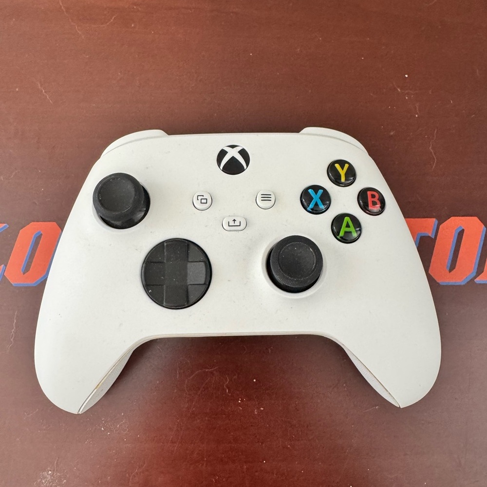 Xbox controller (no back cover) white.